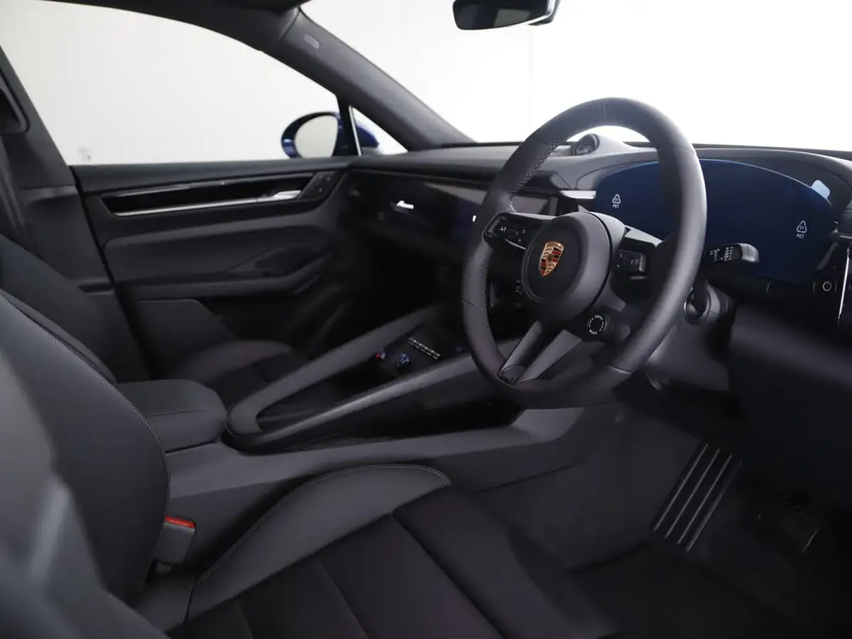 2025-porsche-macan-e-electric-big-31