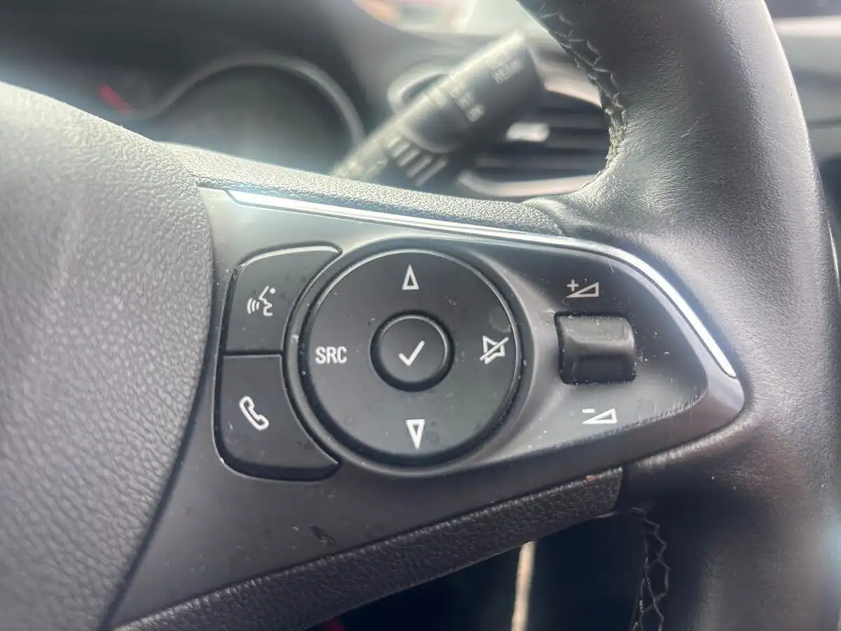 2020-vauxhall-grandland-x-12-sri-nav-big-18