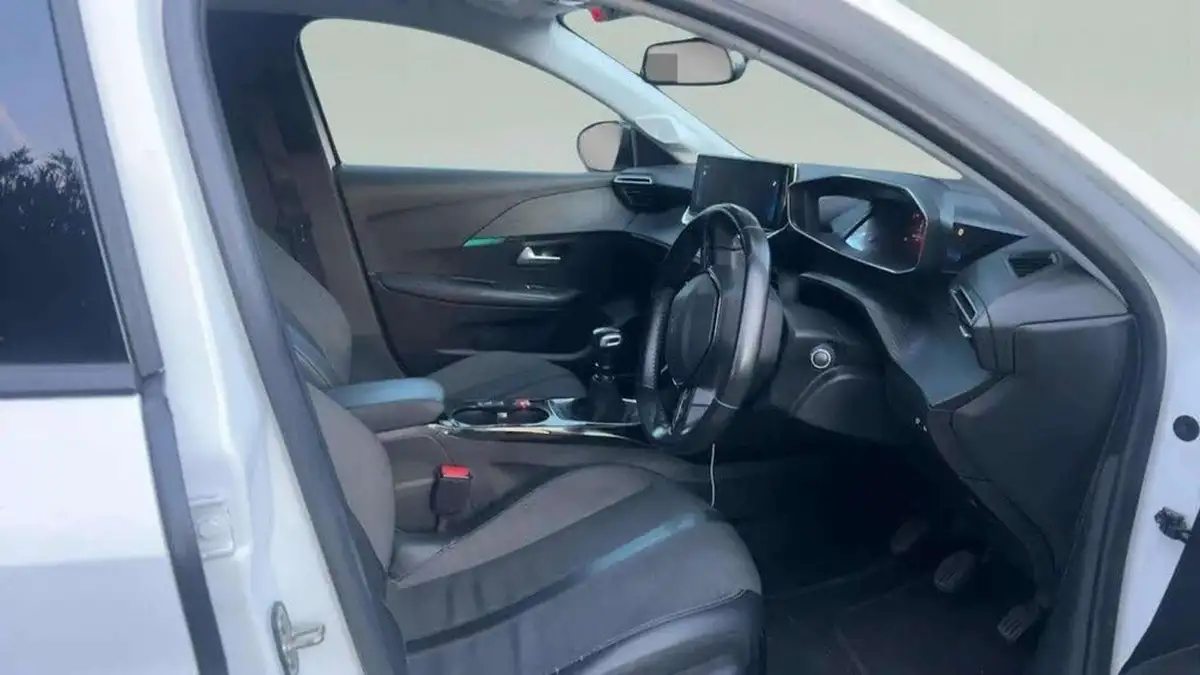 2020-peugeot-208-12-puretech-allure-premium-100bhp-big-3