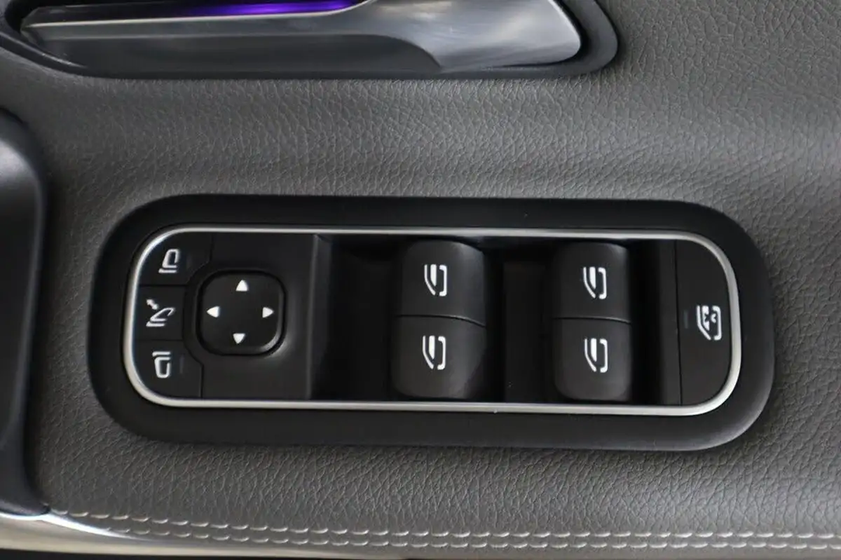 2022-mercedes-benz-cla-13-cla-250e-amg-line-premium-plus-night-edition-coupe-4d-big-22