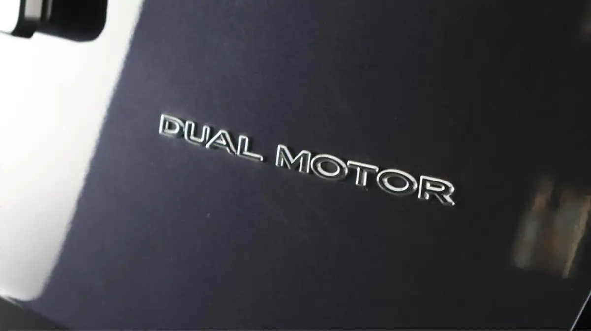 2023-tesla-model-y-e-long-range-big-21
