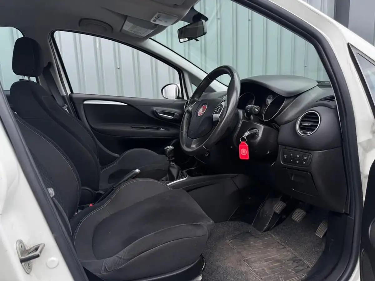 2016-fiat-punto-14-easy-5d-big-15