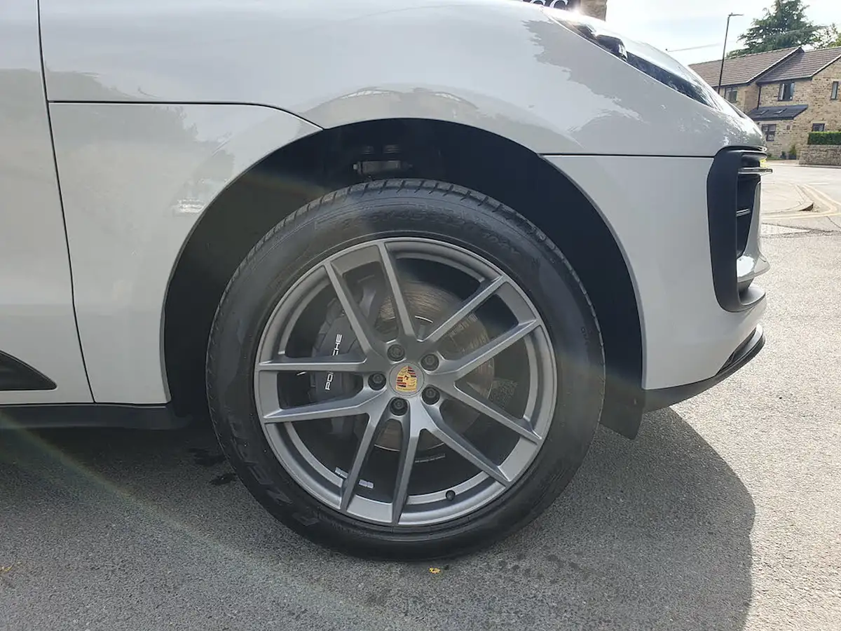 2021-porsche-macan-20-265ps-big-10