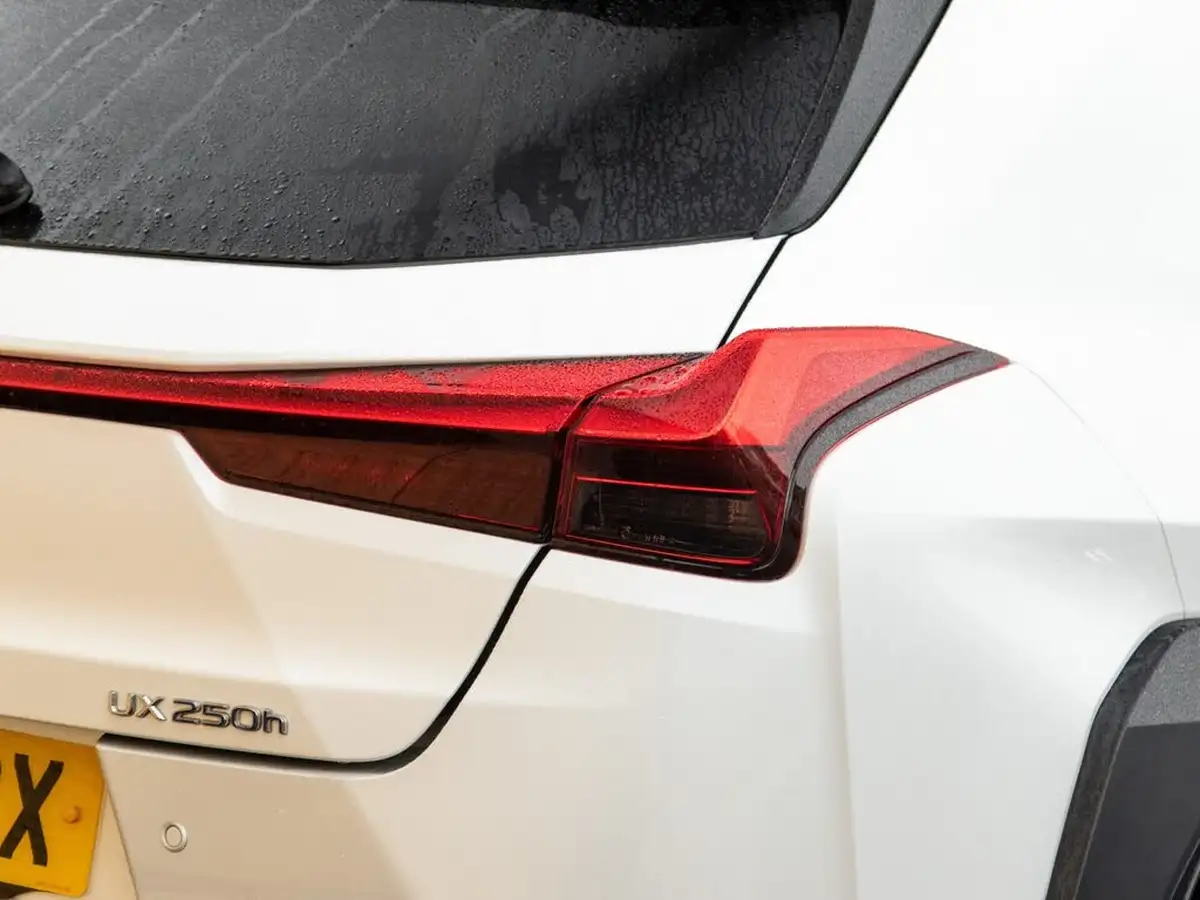 2020-lexus-ux-250h-20-ux-premium-pack-with-navigation-big-8