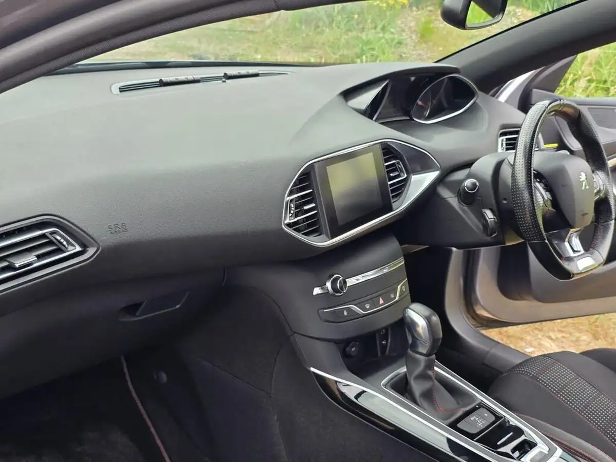 2016-peugeot-308-sw-20-bluehdi-gt-line-eat6-big-22