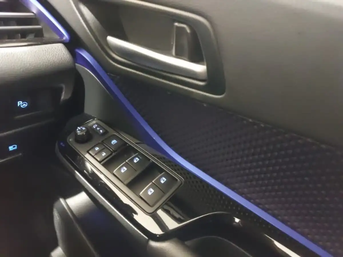 2018-toyota-c-hr-18-vvt-i-dynamic-big-18
