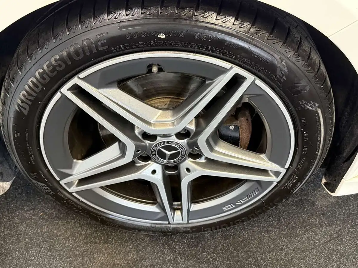 2019-mercedes-benz-a-class-20d-a200d-amg-line-hatchback-5d-big-15