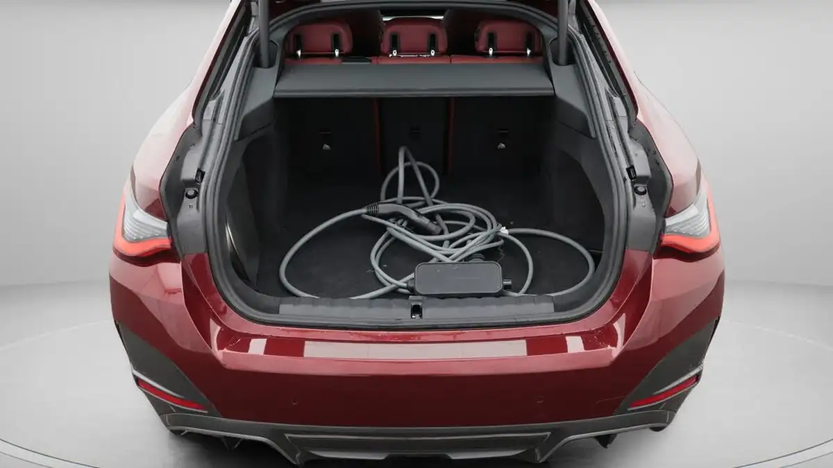 2022-bmw-i4-e-edrive40-m-sport-big-17