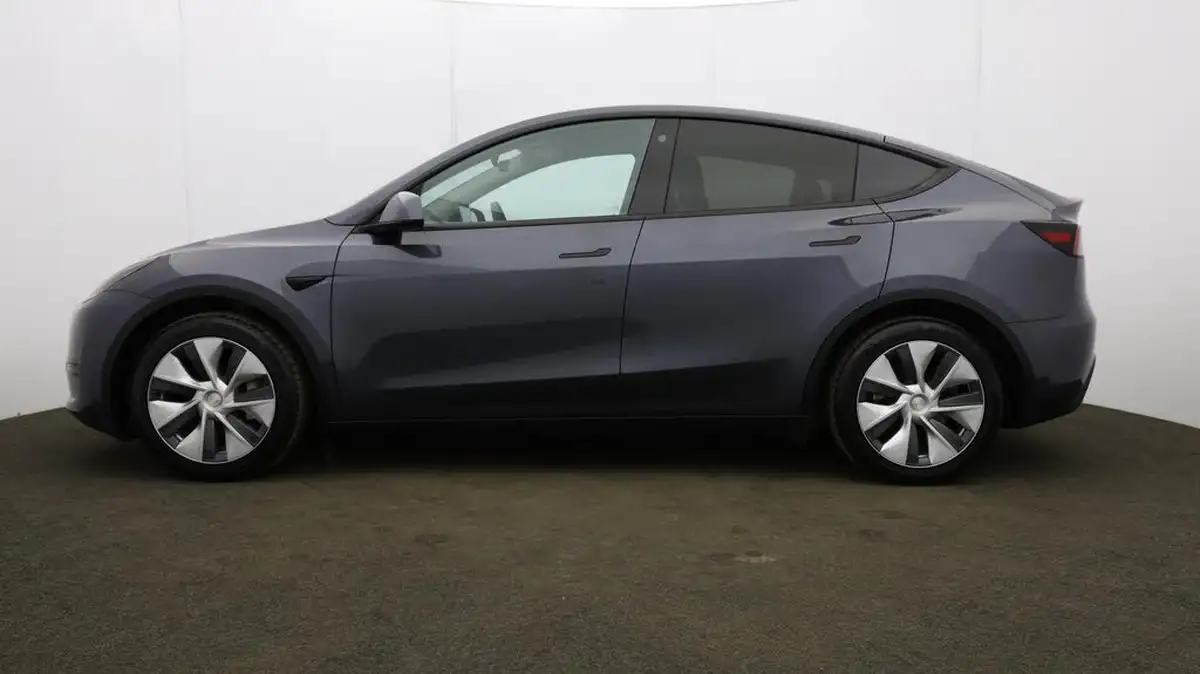 2022-tesla-model-y-e-rwd-big-69