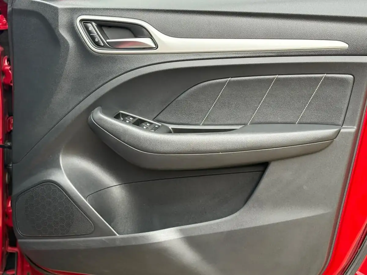 2020-mg-zs-suv-e-exclusive-ev-big-30