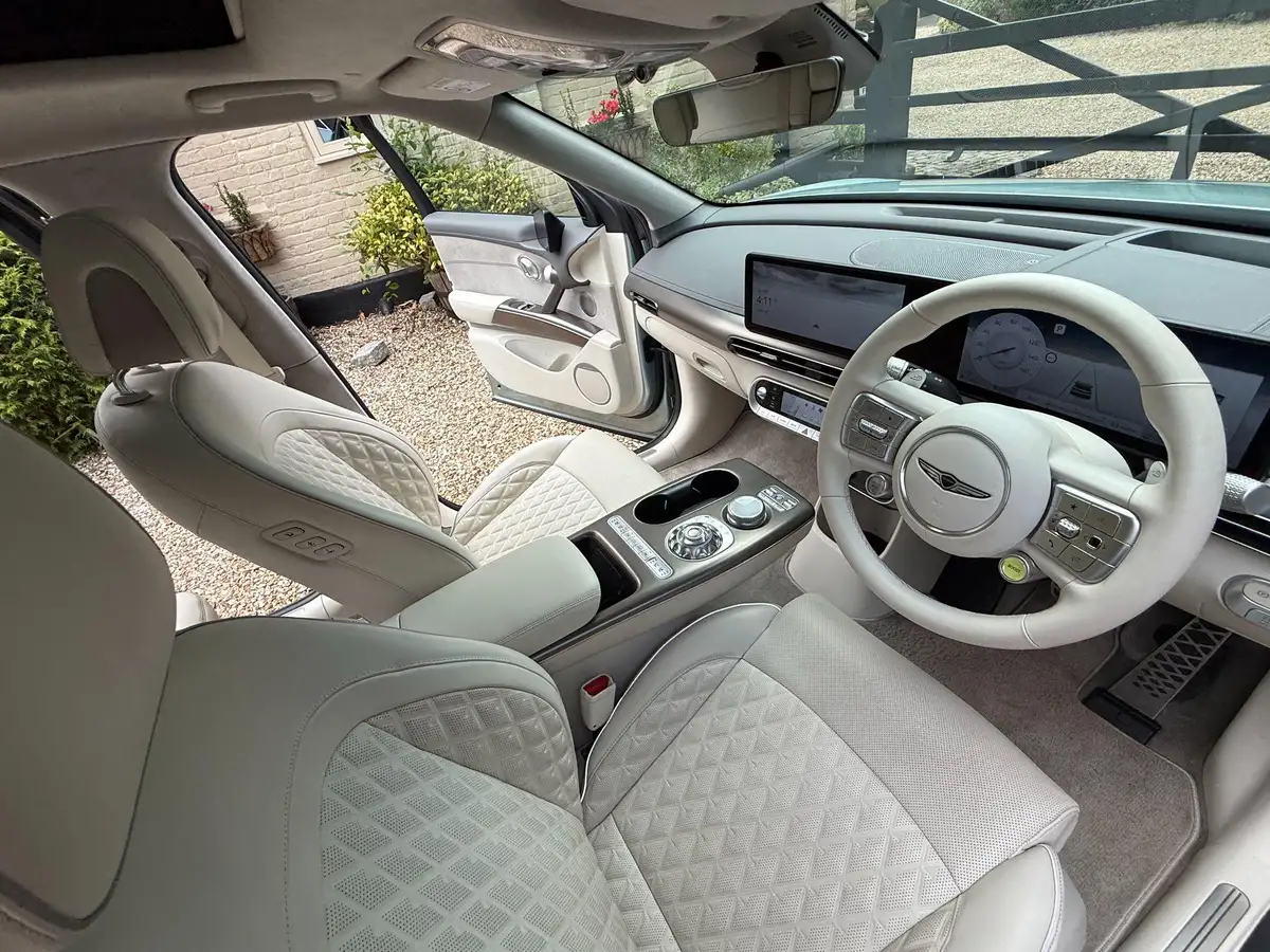 2022-genesis-gv60-e-sport-plus-big-16