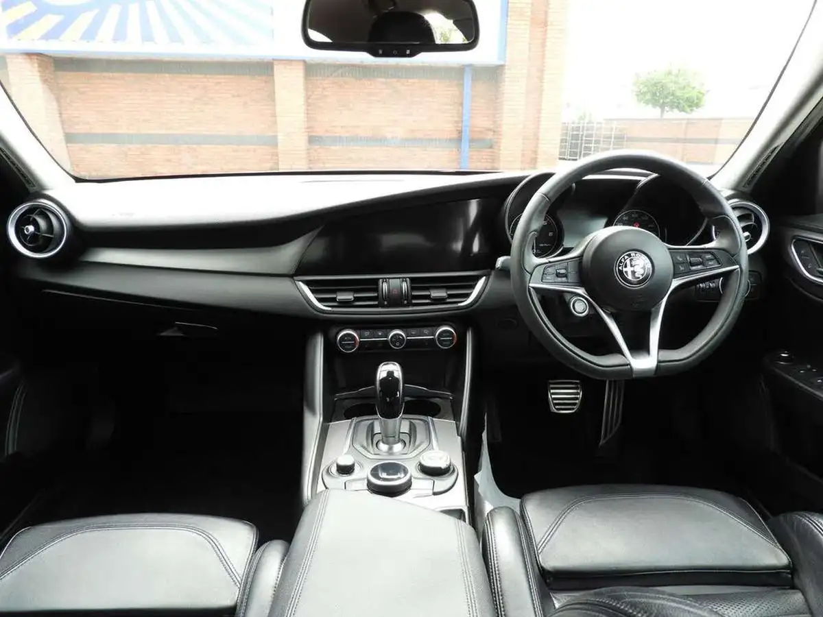 2017-alfa-romeo-giulia-22td-speciale-big-11