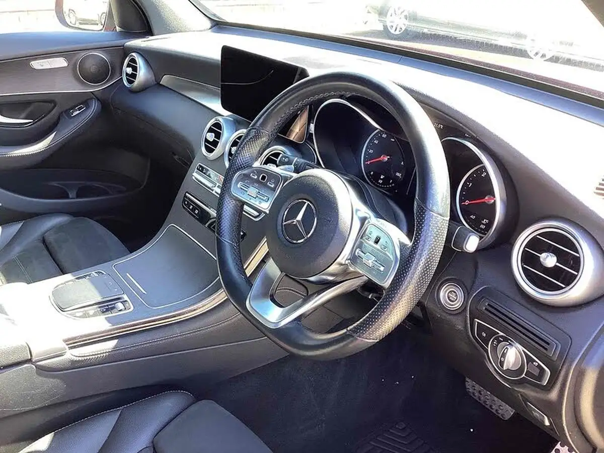 2021-mercedes-benz-glc-class-20d-glc220d-amg-line-station-wagon-5d-1950cc-4matic-plus-big-5