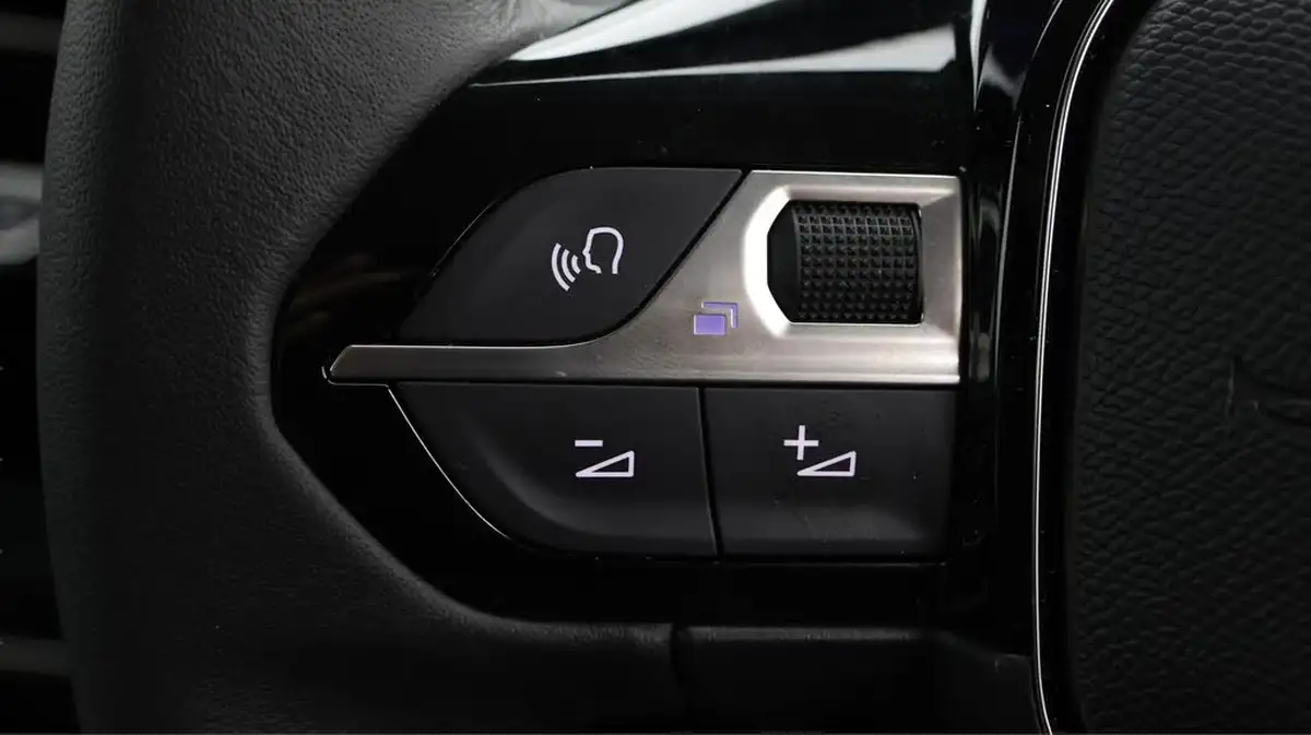 2024-peugeot-208-12-puretech-allure-big-39
