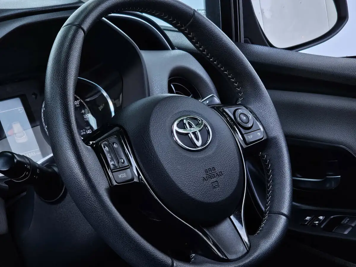 2019-toyota-yaris-15-vvt-i-icon-tech-98bhp-hybrid-1497cc-e-cvt-big-35
