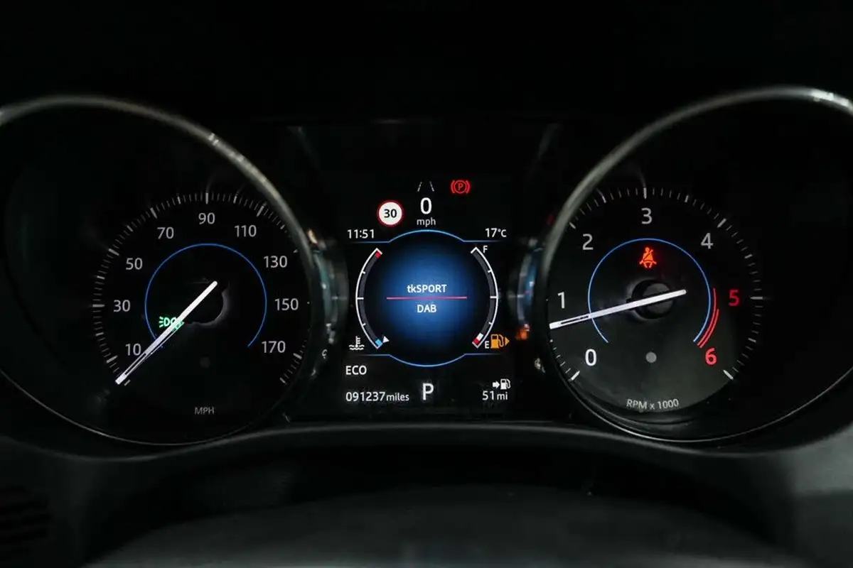 2017-jaguar-f-pace-30td-portfolio-big-39