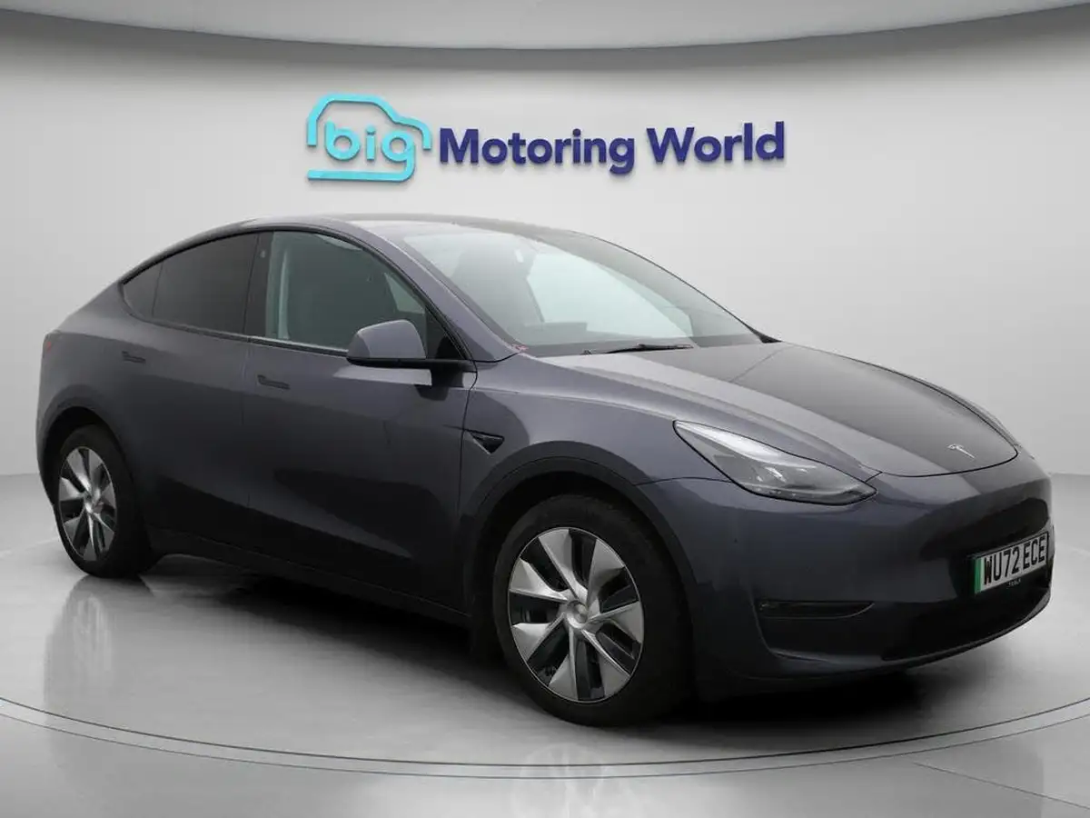 2022-tesla-model-y-e-long-range-big-0