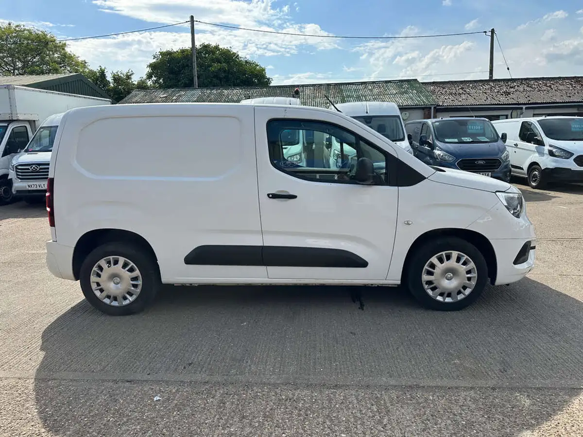 2019-vauxhall-combo-15cdti-sportive-2300-16v-100pseu6dt-l1h1-panel-big-11