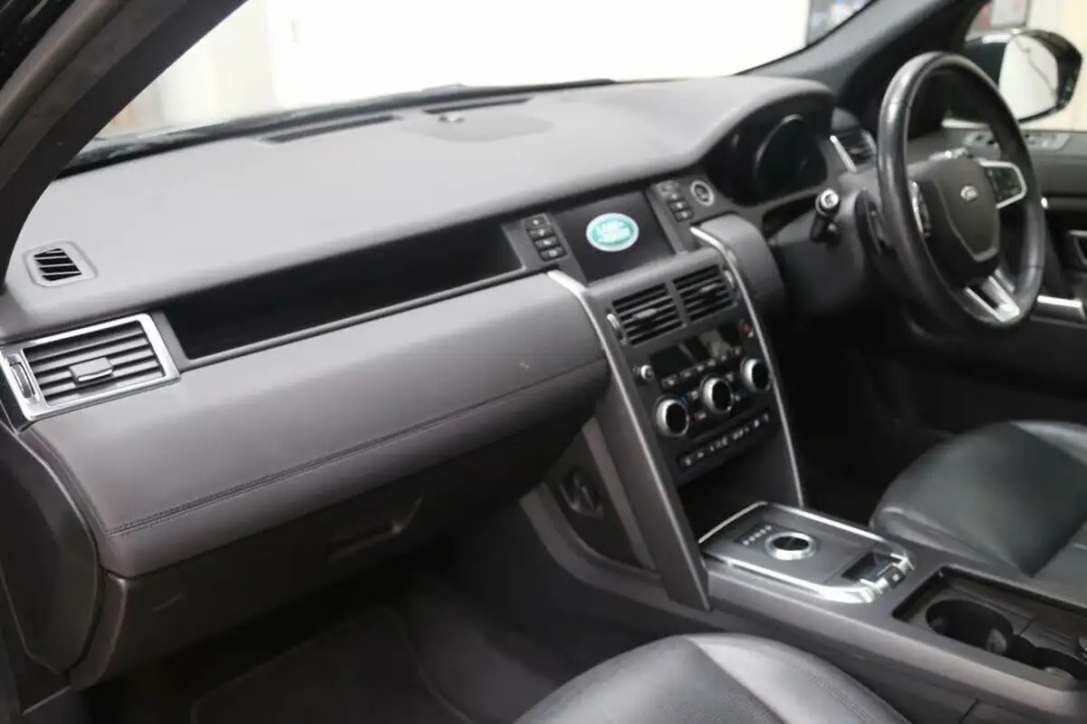 2019-land-rover-discovery-sport-20td4-landmark-big-46