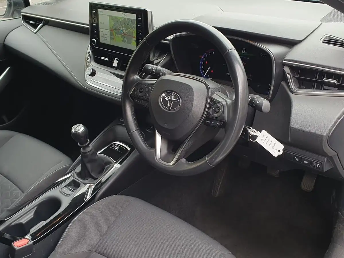 2019-toyota-corolla-12-vvt-i-design-spare-wheel-hatchback-big-9