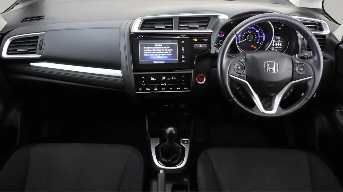 2020-honda-jazz-13-i-vtec-ex-navi-big-12
