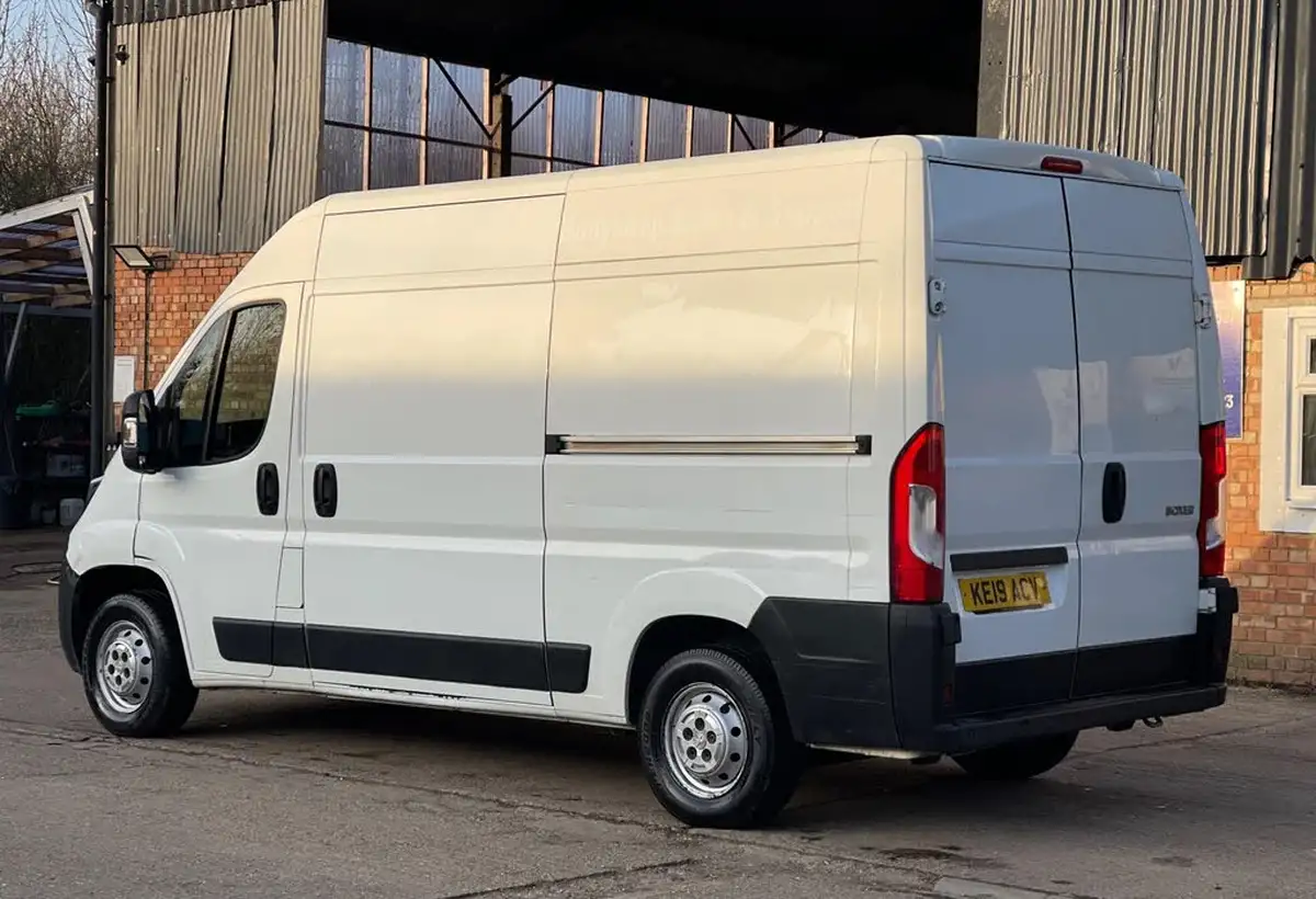 2019-peugeot-boxer-20-bluehdi-335-l2-h2-big-4