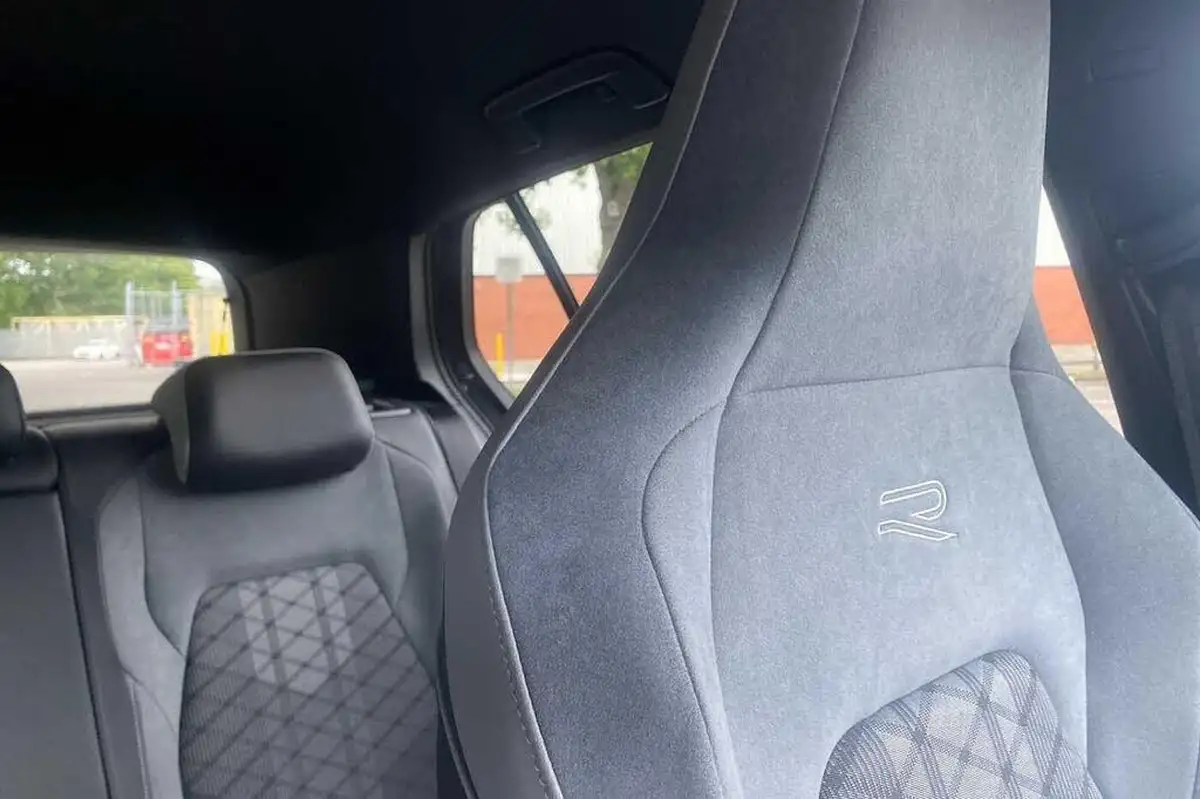 2022-volkswagen-golf-15-etsi-r-line-150ps-hatchback-big-31