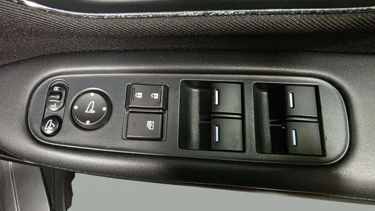 2016-honda-hr-v-15-i-vtec-se-navi-big-23
