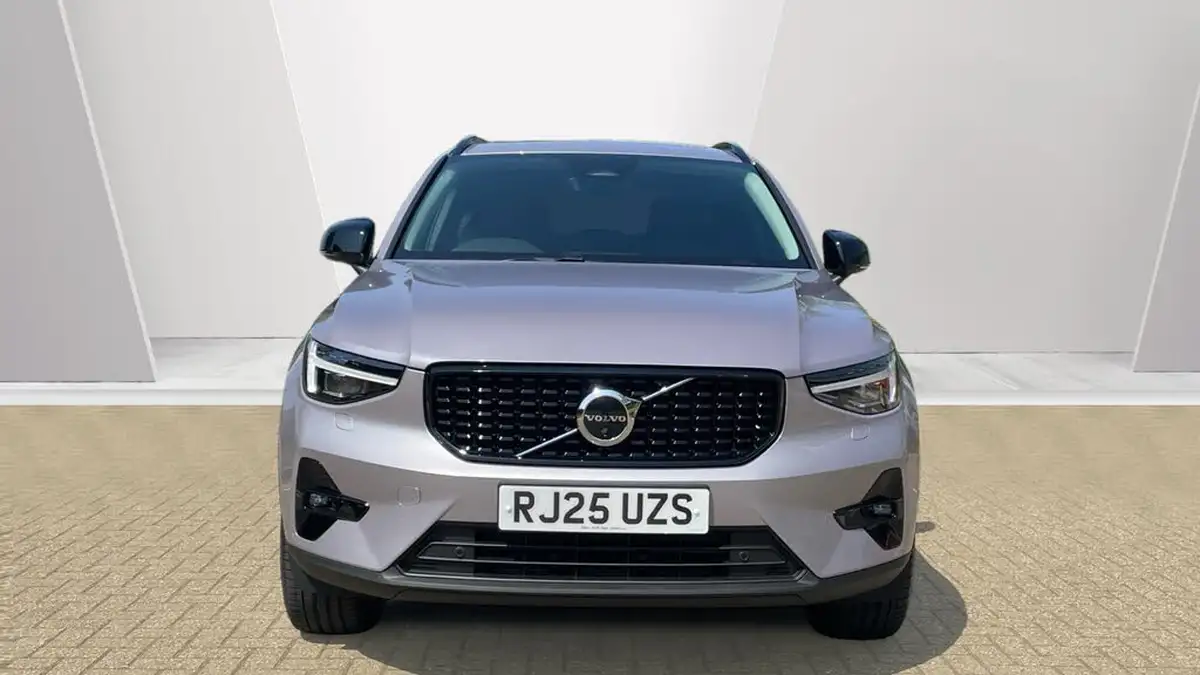 2025-volvo-xc40-20-b4-ultra-dark-big-7