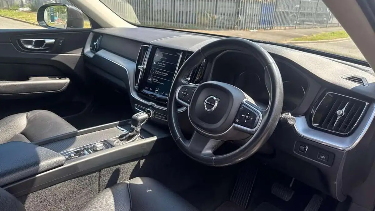 2019-volvo-xc60-20-t5-momentum-awd-big-3