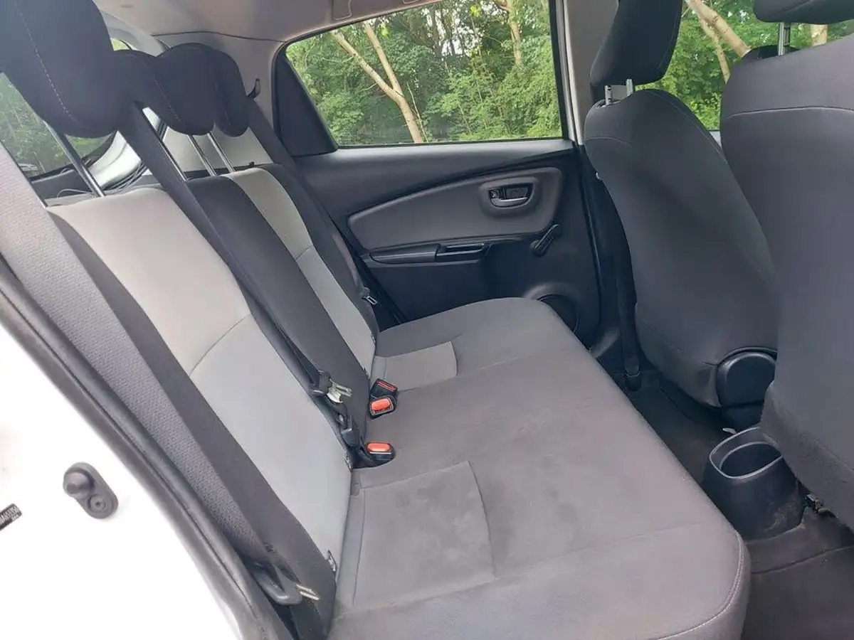 2020-toyota-yaris-15-vvt-i-icon-98bhp-hybrid-1497cc-e-cvt-big-30