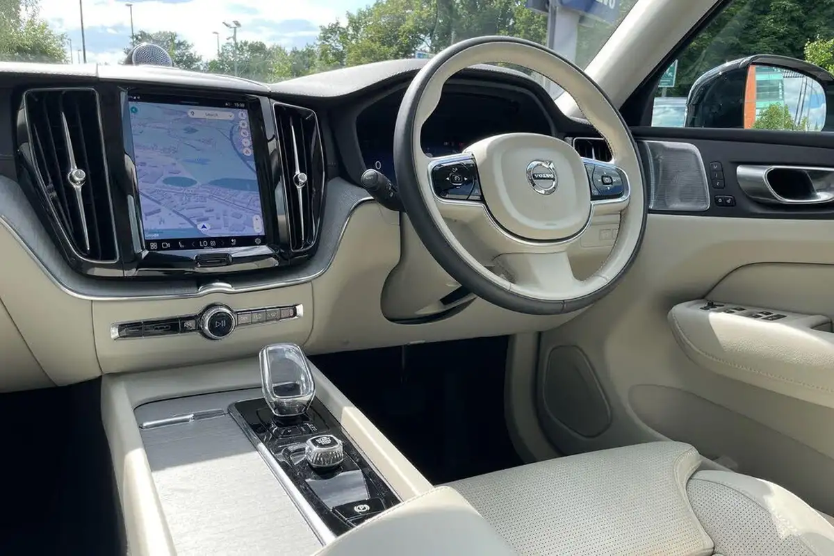 2024-volvo-xc60-20-t8-r-design-pro-big-33