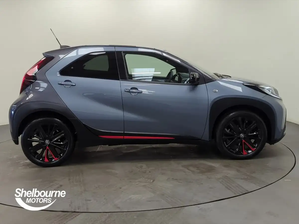 2024-toyota-aygo-x-10-vvt-i-undercover-cvt-big-2