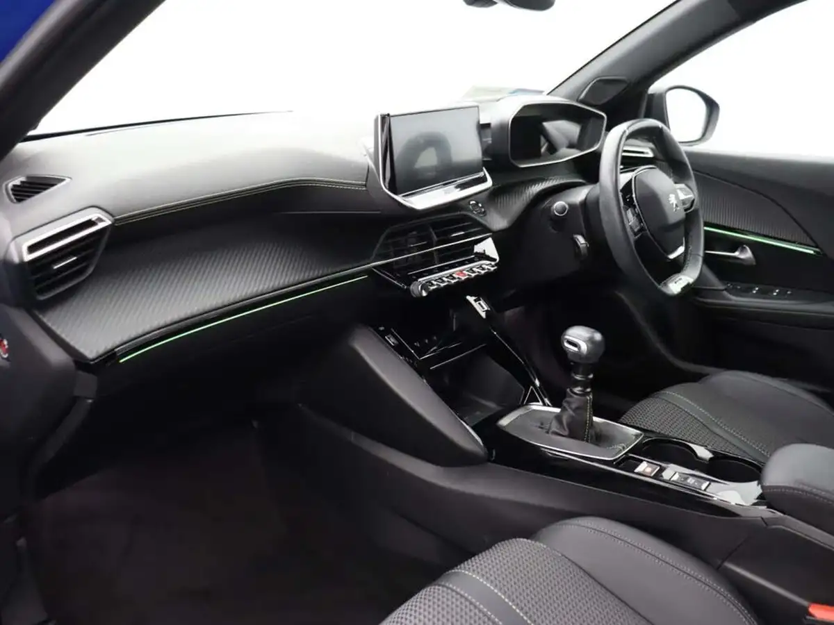 2022-peugeot-2008-suv-12-puretech-gt-big-10