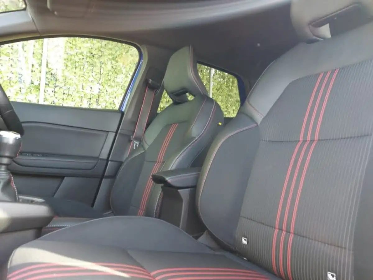 2022-renault-captur-13-tce-rs-line-big-4