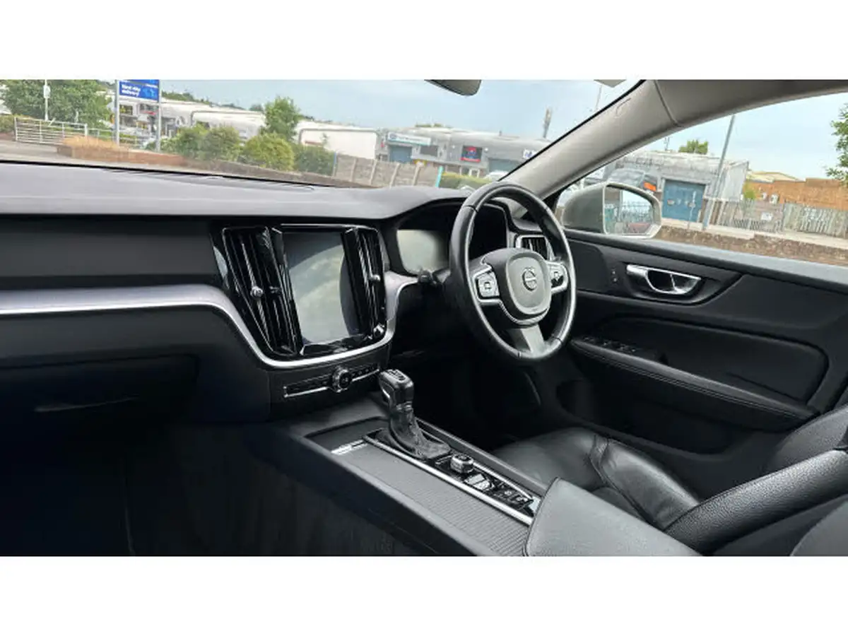 2019-volvo-v60-20td-d4-cross-country-big-3