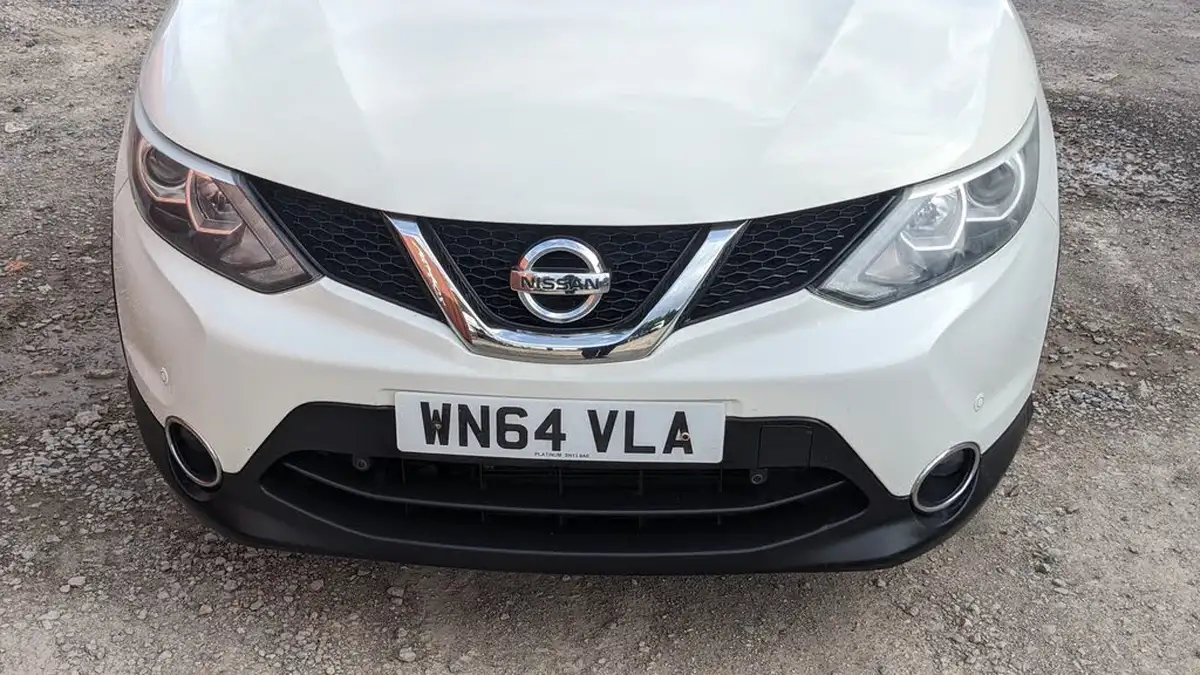 2014-nissan-qashqai-12-acenta-premium-big-17