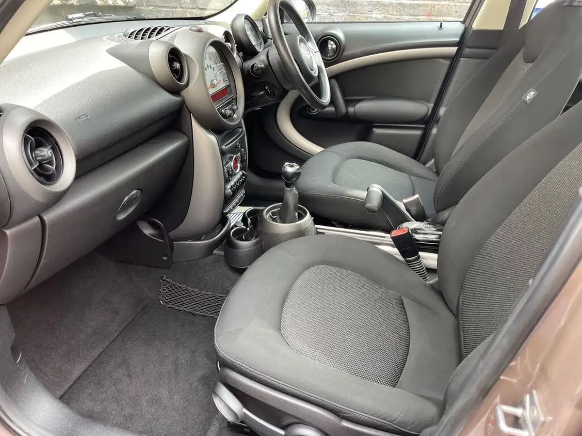 2011-mini-countryman-16-cooper-pepper-big-22