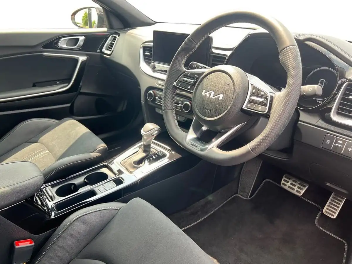 2025-kia-ceed-15-t-gdi-gt-line-s-big-4