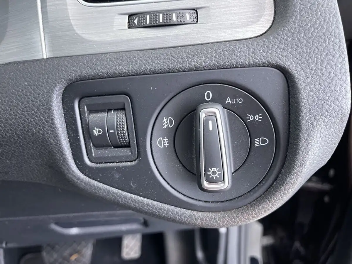 2015-volkswagen-golf-14-match-5d-dsg-big-48