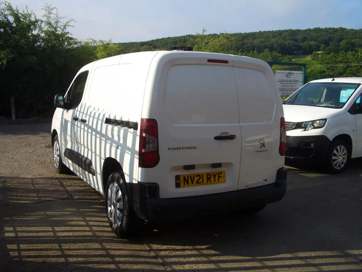 2021-peugeot-partner-15-bluehdi-1000-professional-100ps-eu6dt-panel-big-4