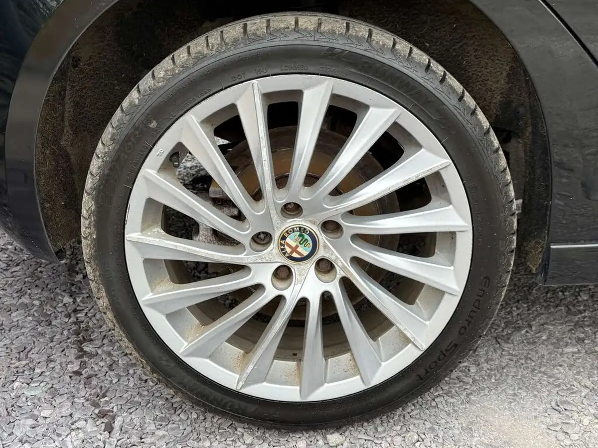 2012-alfa-romeo-giulietta-16td-veloce-big-55