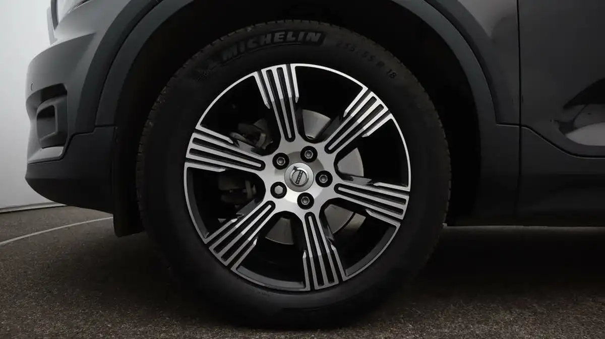 2020-volvo-xc40-20-b4-inscription-awd-big-18