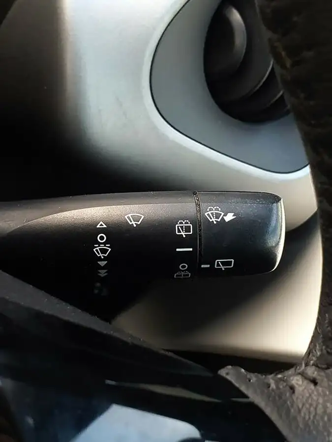 2017-peugeot-108-10-active-hatchback-3d-big-35