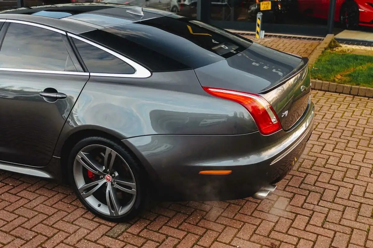 2015-jaguar-xj-series-50-xjr-saloon-big-10