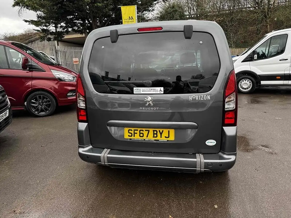 2017-peugeot-partner-big-12