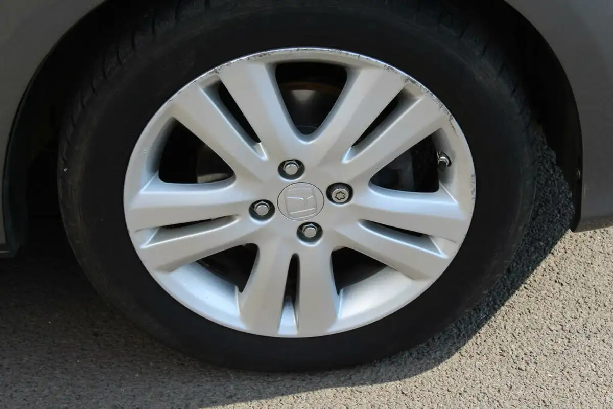2014-honda-jazz-14-es-plus-cvt-big-28
