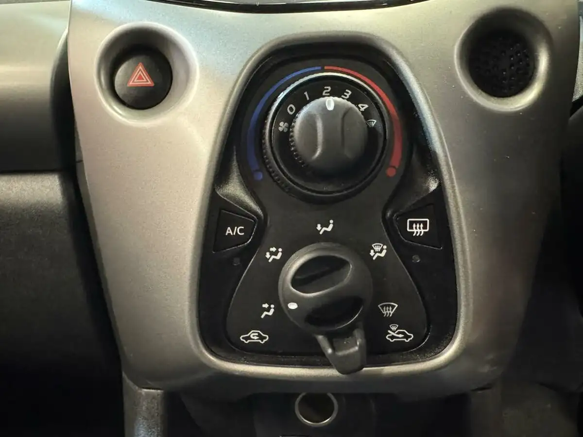 2016-citroen-c1-10-vti-feel-5d-big-42