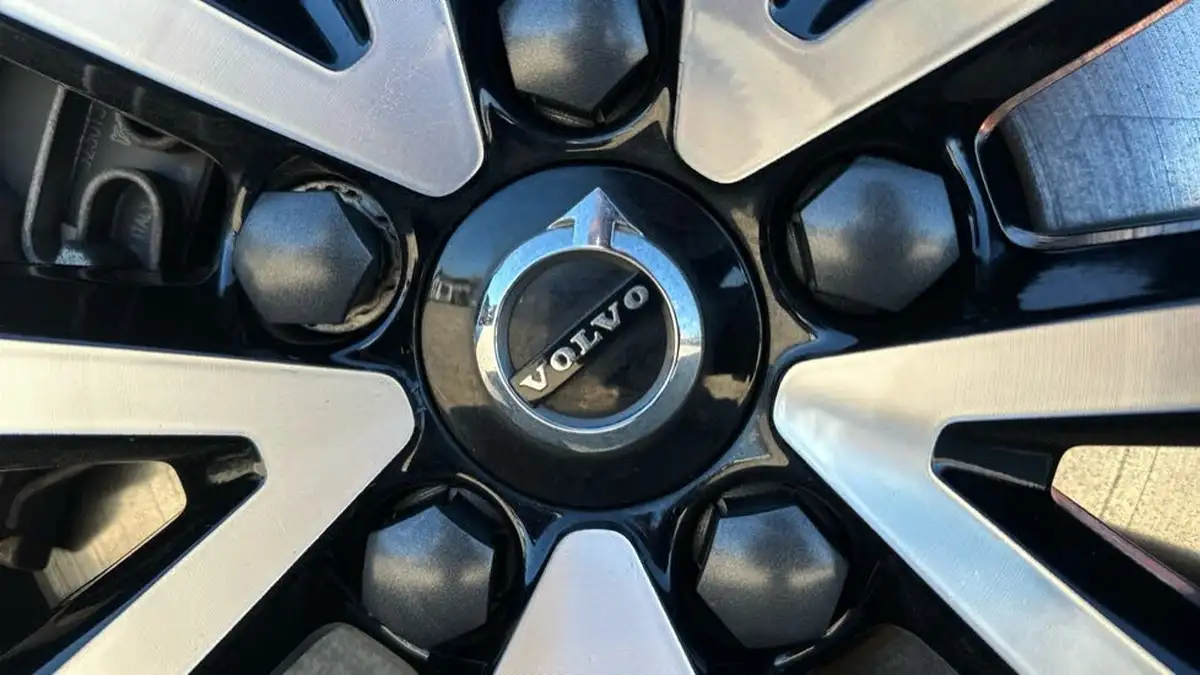 2024-volvo-xc60-20td-b4-plus-big-23