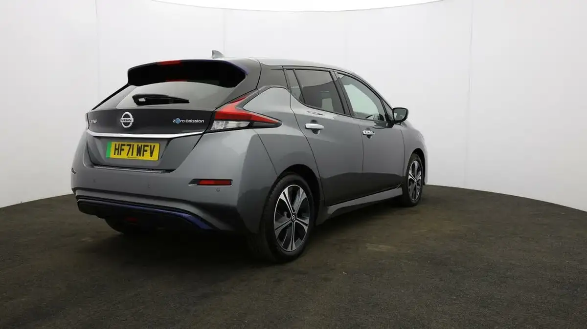 2021-nissan-leaf-e-tekna-big-52